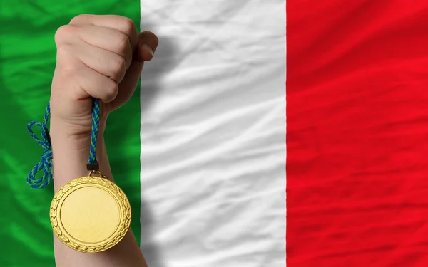 Gouden medaille voor sport en nationale vlag van Italië — Stockfoto