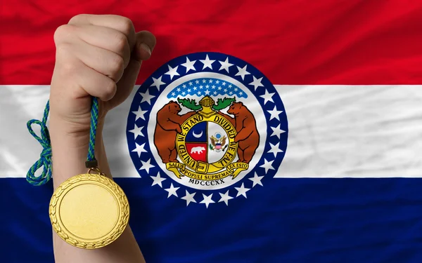 Medalha de ouro por esporte e bandeira do estado americano de missouri — Fotografia de Stock