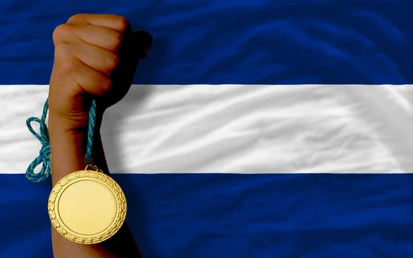 Medaglia d'oro allo sport e bandiera nazionale del Nicaragua — Foto Stock