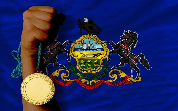 Médaille d'or pour le sport et le drapeau de l'état américain de la pennsylvanie — Photo