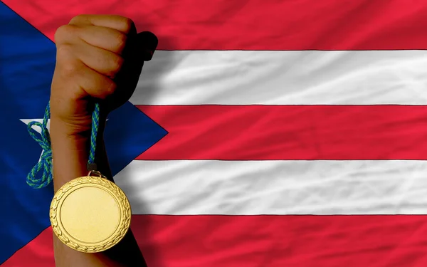 스포츠와 puertorico의 국기에 대 한 골드 메달 — 스톡 사진