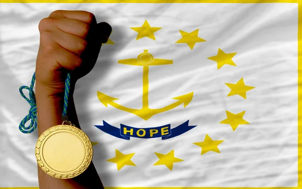 Medalha de ouro por esporte e bandeira do estado americano da ilha de Rhode — Fotografia de Stock