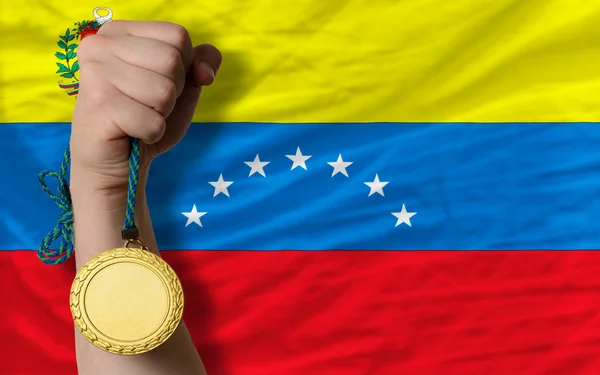 Guldmedalj för idrott samt nationella flagga i venezuela — Stockfoto