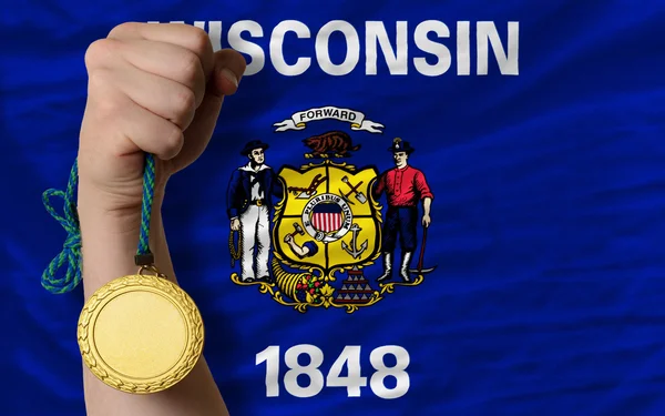 Medalha de ouro por esporte e bandeira do estado americano de wisconsin — Fotografia de Stock