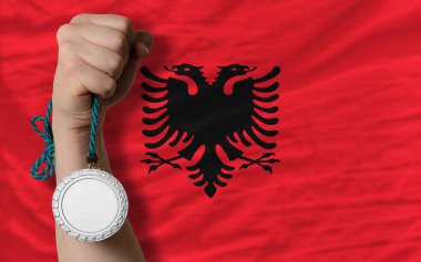 Arnavutluk ulusal bayrak, spor için gümüş madalya