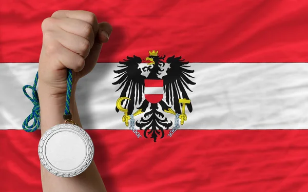 Srebrny medal dla sportu i Flaga narodowa Austrii — Zdjęcie stockowe