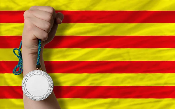 Médaille d'argent pour le sport et drapeau national de la Catalonie — Photo