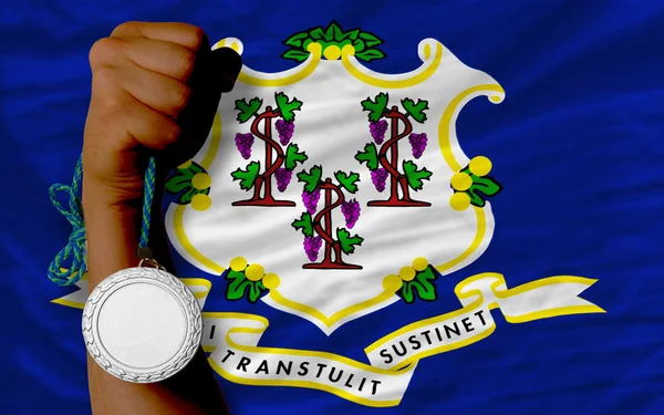 Серебряная медаль за спорт и флаг американского штата Коннектику — стоковое фото