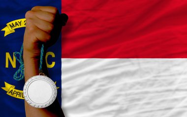 Kuzey caro Amerikan Devleti'nin bayrağı, spor için gümüş madalya