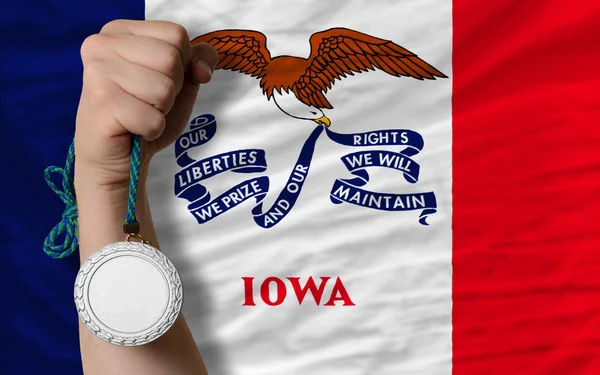 Medaglia d'argento per lo sport e bandiera dello stato americano dell'iowa — Foto Stock