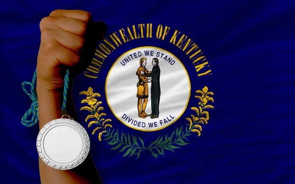 Medalha de prata por esporte e bandeira do estado americano de kentucky — Fotografia de Stock