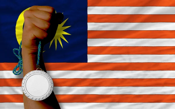 Medalha de prata pelo desporto e bandeira nacional da Malásia — Fotografia de Stock