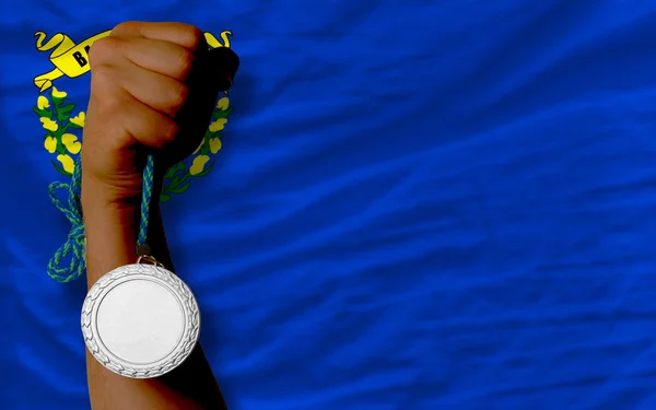 Stříbrná medaile pro sport a vlajka amerického státu nevada — Stock fotografie