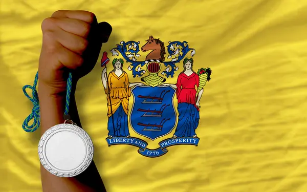 Zilveren medaille voor sport en de vlag van de Amerikaanse staat new jersey — Stockfoto