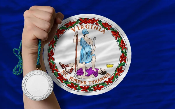 Medalha de prata por esporte e bandeira do estado americano de virgínia — Fotografia de Stock
