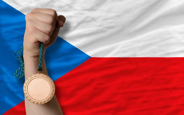 Medalla de bronce para el deporte y la bandera nacional de la República Checa —  Fotos de Stock