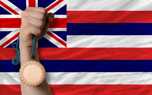 Medalha de bronze por esporte e bandeira do estado americano de hawaii — Fotografia de Stock