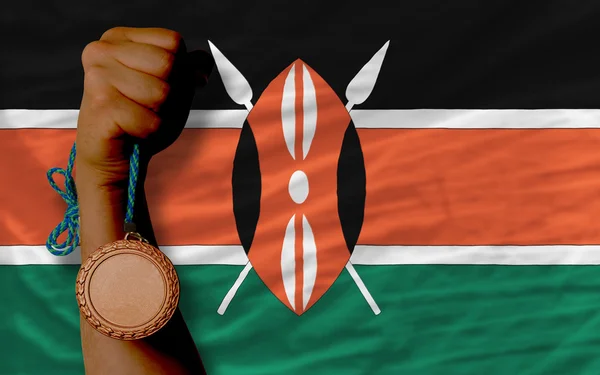 Medalha de bronze para esporte e bandeira nacional de kenya — Fotografia de Stock