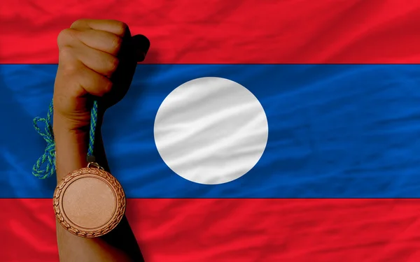 Medalha de bronze por esporte e bandeira nacional do laos — Fotografia de Stock