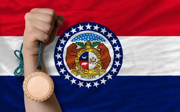 Medalha de bronze por esporte e bandeira do estado americano de missouri — Fotografia de Stock