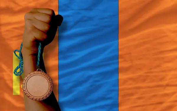 Medaglia di bronzo per lo sport e bandiera nazionale della mongolia — Foto Stock