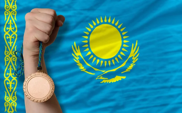 Medaglia di bronzo per lo sport e bandiera nazionale del kazakhstan — Foto Stock