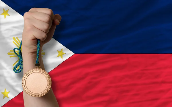 Medalha de bronze para esporte e bandeira nacional de filipinas — Fotografia de Stock