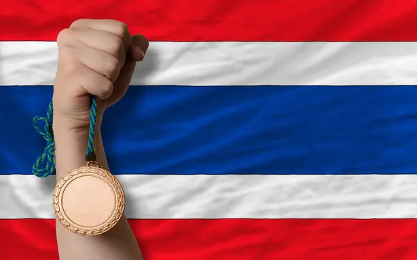 Medalha de bronze para desporto e bandeira nacional da Tailândia — Fotografia de Stock