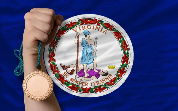 Medalha de bronze por esporte e bandeira do estado americano de virgínia — Fotografia de Stock