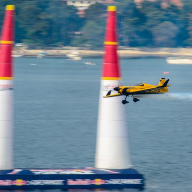 Rovinj, Hırvatistan - 13 Nisan 2014 uçak red bull Air race ev
