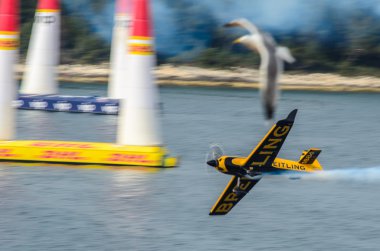 Rovinj, Hırvatistan - 13 Nisan 2014 uçak red bull Air race ev