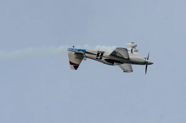 ロヴィニ、クロアチア - レッドブル空気で 2014 年 4 月 13 日飛行機レース ev — ストック写真