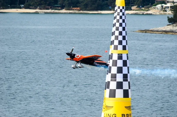 Rovinj, Hırvatistan - 13 Nisan 2014 uçak red bull Air race ev
