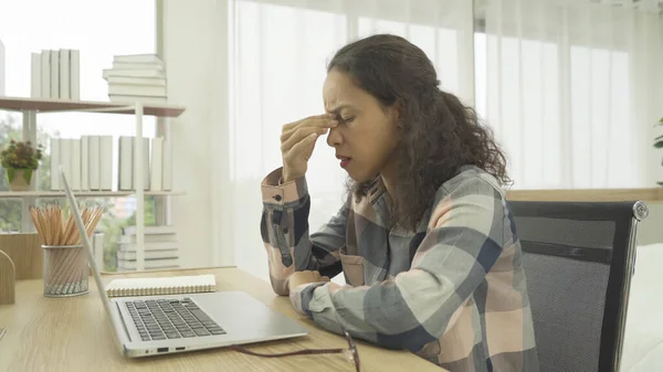Θλιβερή Μοναχική Θλιβερή Συναισθηματική Επιχείρηση Latin Γυναίκα Απολύεται Από Δουλειά — Φωτογραφία Αρχείου