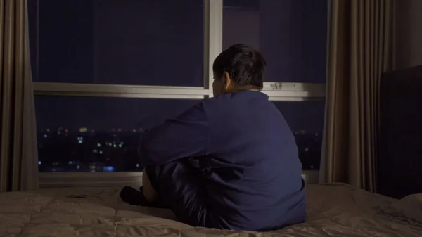 Depresivní Osamělá Stará Asiatka Lidé Sedící Doma Posteli Okny Výhledem — Stock fotografie
