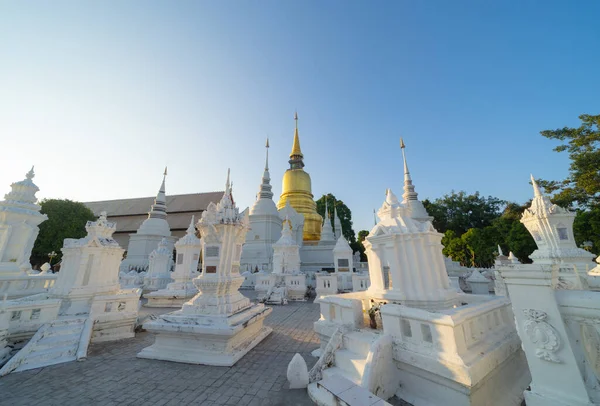 泰国清迈万寿寺的白色宝塔或佛塔 泰国建筑 旅游景点地标 — 图库照片