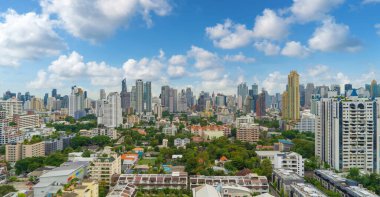 Tayland 'ın başkenti Skyline' ın havadan görüntüsü. Finansal bölge ve Asya 'nın akıllı kentsel kentindeki iş merkezleri. Gün batımında gökdelen ve yüksek binalar.