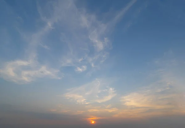 Sonnenuntergang Abstrakter Hintergrund Der Natur Dramatisches Blau Mit Orangefarbenen Wolken — Stockfoto