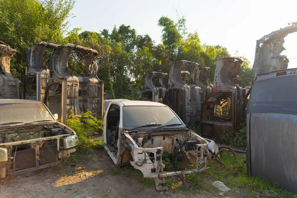 Bozuk Eski Araba Fabrikası Kazalar Yüzünden Çöker Kullanılan Araçlar — Stok fotoğraf