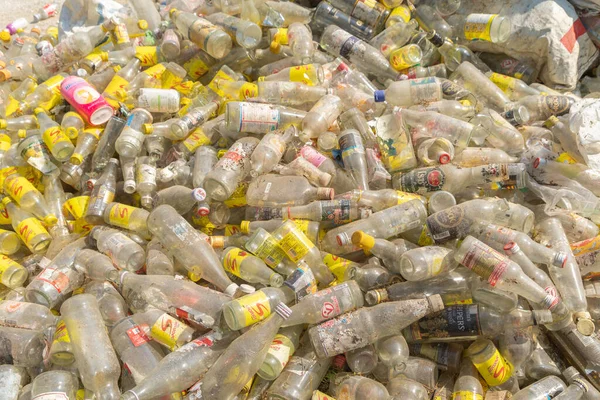 Fabrieksindustrie Met Stapel Van Verschillende Soorten Grote Vuilnisbelt Plastic Zakken — Stockfoto