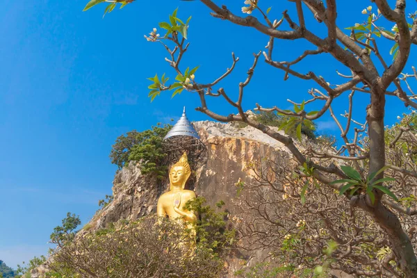 Phra Putthachai Tham Rusi Khao Ngu Arany Buddha Pagoda Stupa — Stock Fotó