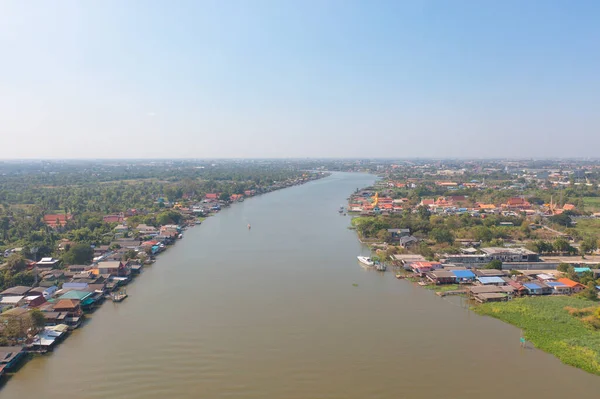 パシチャロン チャオプラヤ運河や川 自然木 ノンタブリ市 アジアの都市部の町でタイの住宅地元住宅の空中トップビュー — ストック写真