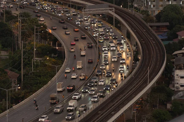 Αεροφωτογραφία Του Αυτοκινητόδρομου Δρόμου Αυτοκίνητα Κυκλοφορίας Στο Σιδηροδρομικό Μπανγκόκ Downtown — Φωτογραφία Αρχείου