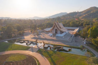 Watdhammayan 'ın havadan görünüşü, Phetchabun City, Tayland. Tayland Budist tapınağı mimarisi. Turistik bölge simgesi.