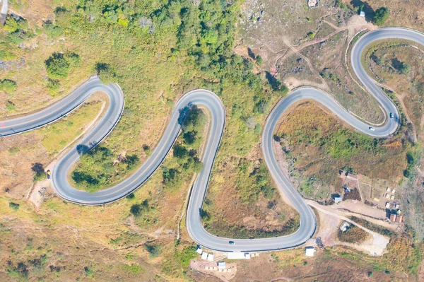 Vista Aérea Los Coches Que Conducen Por Carretera Curva Zigzag — Foto de Stock