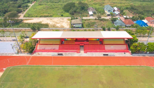 Luftaufnahme Des Gummibodens Rote Laufbahn Auf Einem Sportstadion Mit Tribüne — Stockfoto