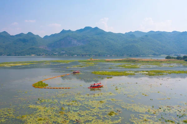 邦帕拉水库大坝的空中景观 国家公园 中午有河流湖泊 高山山谷小山的倒映物 在泰国清布里的斯里兰卡 有蓝天在旅行 自然景观 — 图库照片