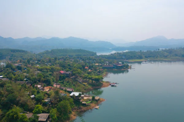Luftaufnahme Lokaler Schwimmender Wohnhäuser Dorf Mon Naturbäume Mit See Oder — Stockfoto
