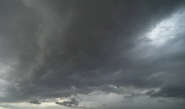Dramatische Donkergrijze Wolken Lucht Met Regen Natuur Landschap Achtergrond — Stockfoto