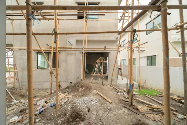Építkezés Alatt Álló Ház Vagy Ház Állványzattal Faluban Belül Régi — Stock Fotó